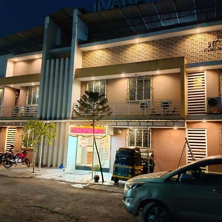 Hotel Nivara Navi Mumbai Ngoại thất bức ảnh